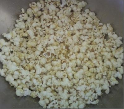 Popcorn with seasoned nutritional yeast